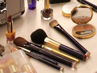 makeup_20120215171007_640_480-10195