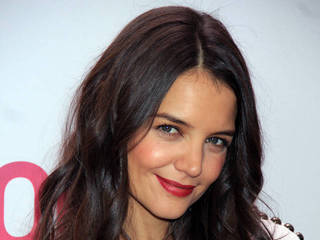 Katie Holmes to star in first TV series in 11...